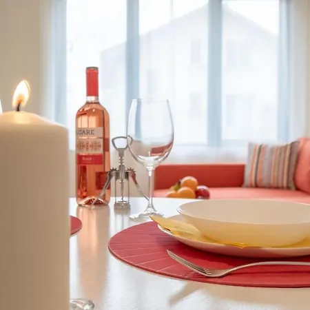 Bright & Chic Parkside Apartment *