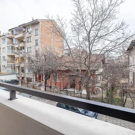Bright & Chic Parkside Apartment Sofia